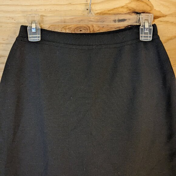 Elegant Black Pencil Skirt - Picture 2 of 8